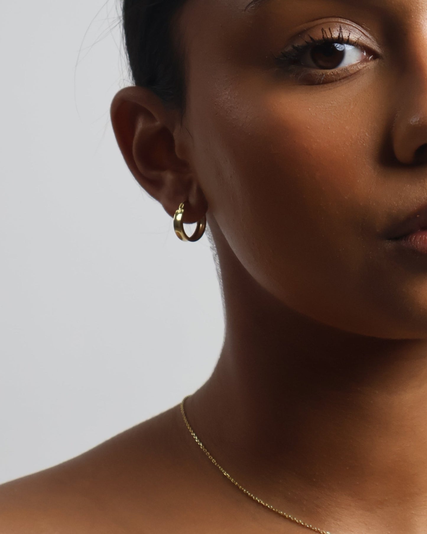Classic small hoops - gold