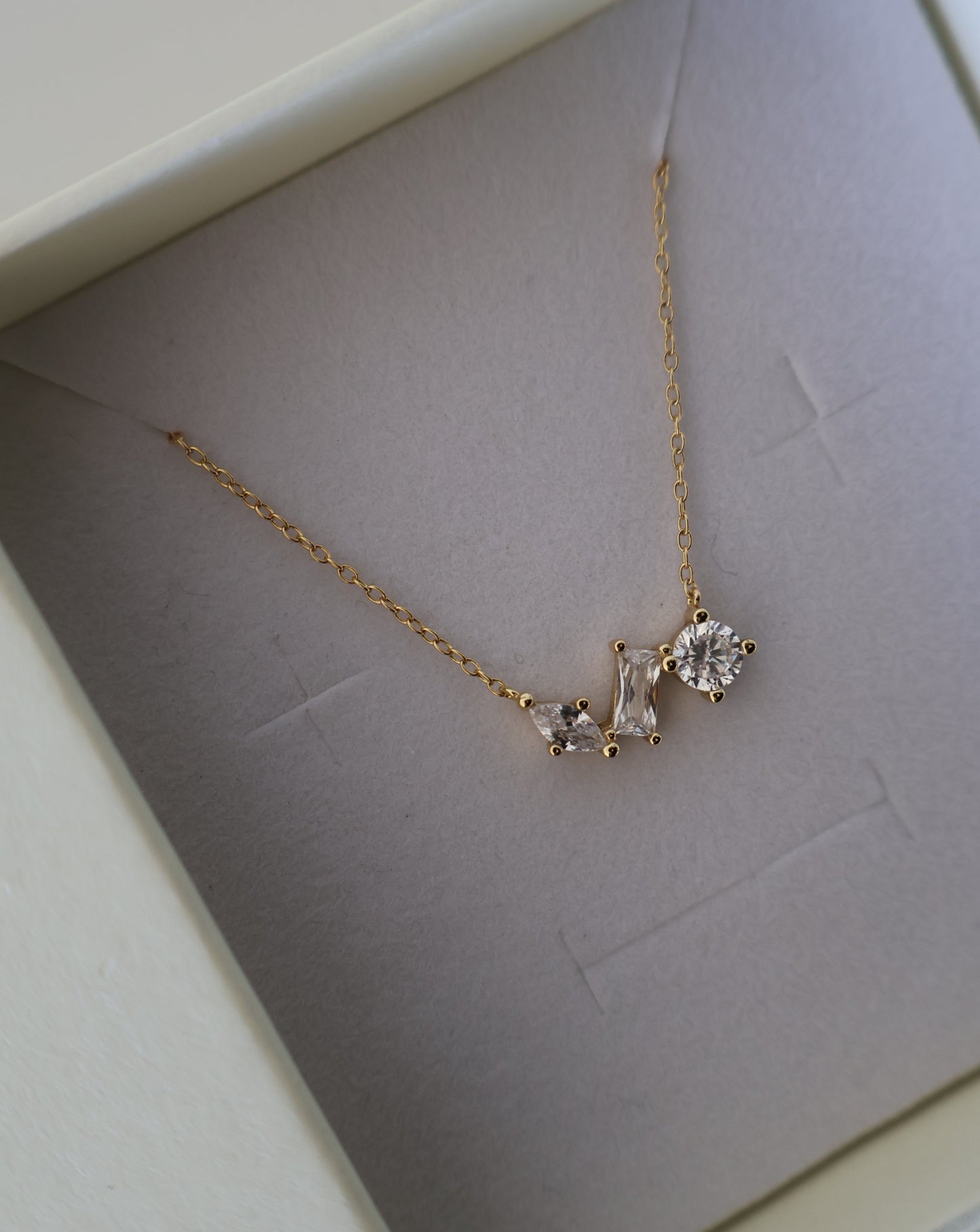 Jasmine necklace - gold