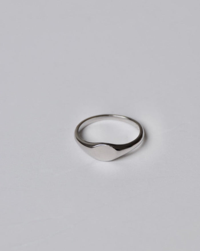 Classic signet ring - silver