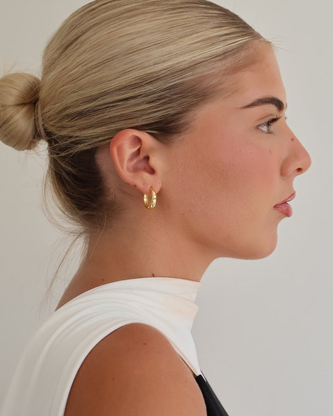 Petite hoop earrings - gold