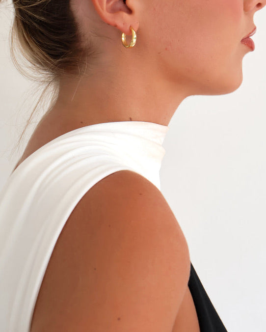 Petite hoop earrings - gold