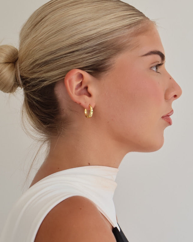 Petite hoop earrings - gold