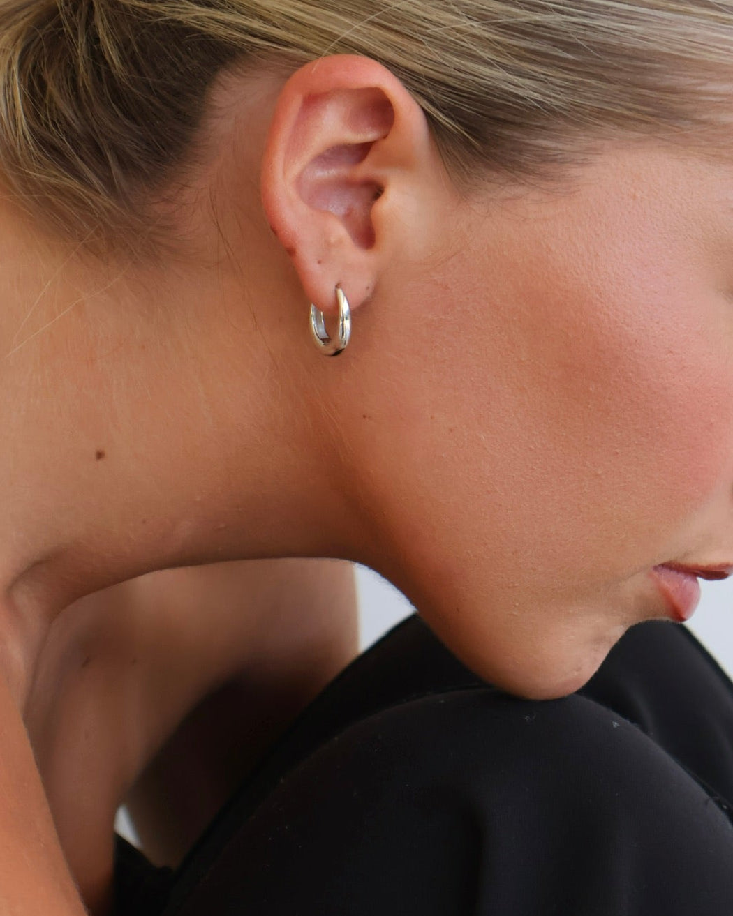 Elongated hoops - silver