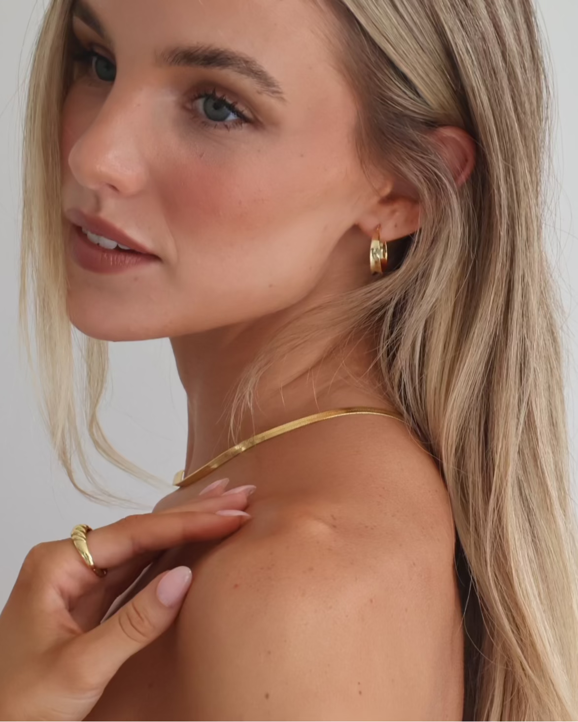 Classic large hoops - gold