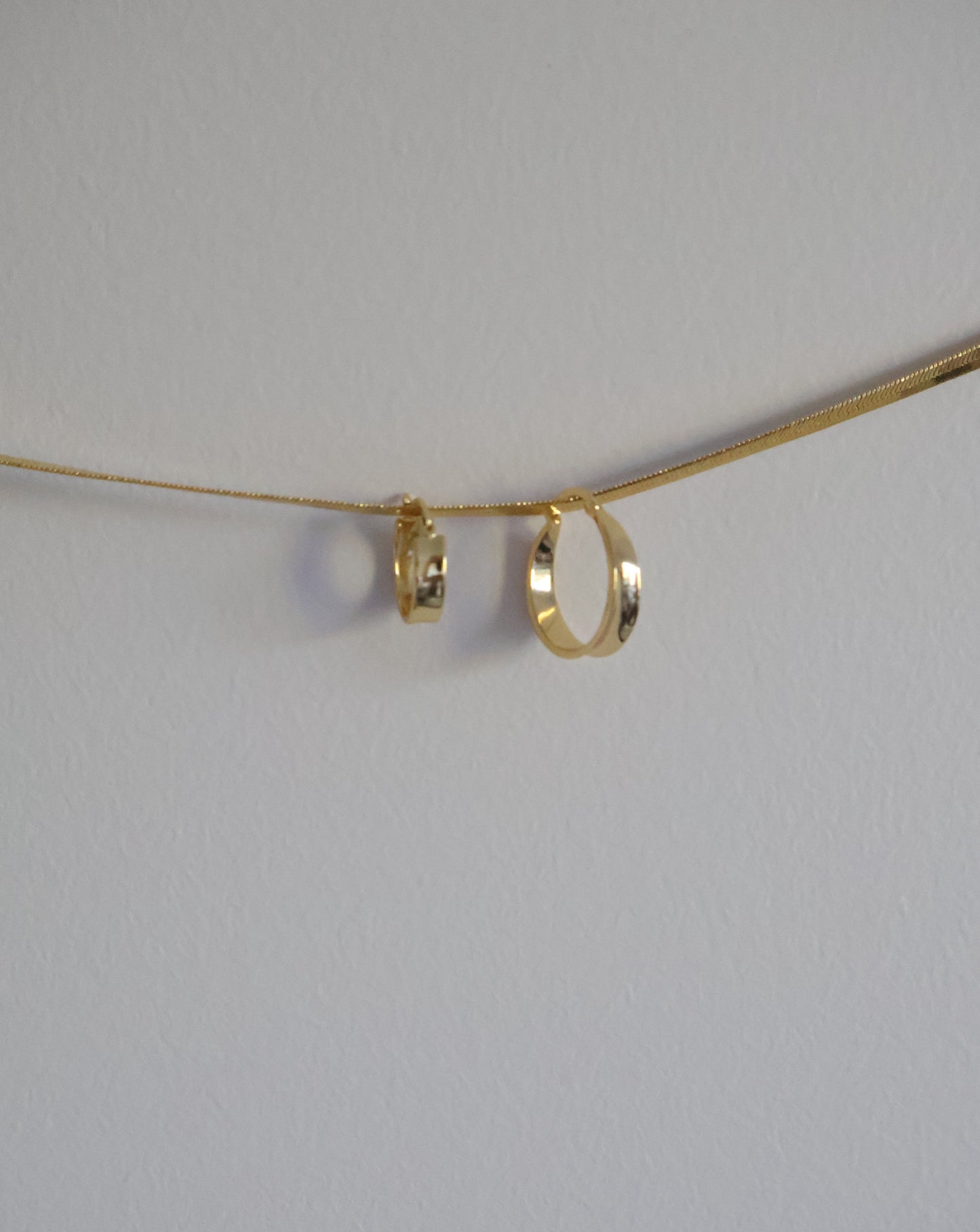 Classic small hoops - gold