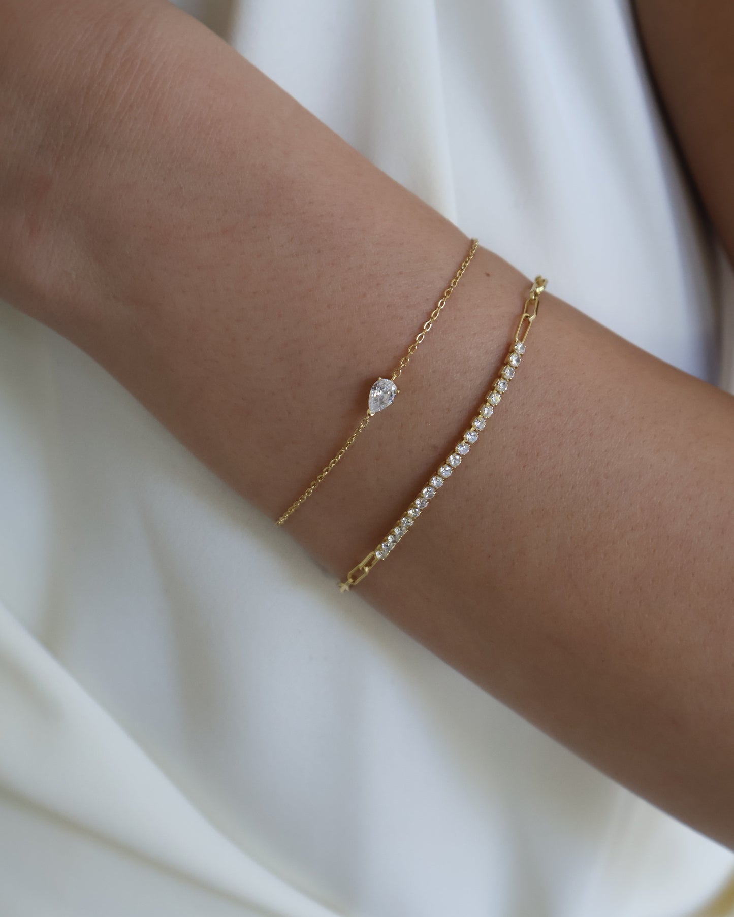 Classic pear bracelet - gold