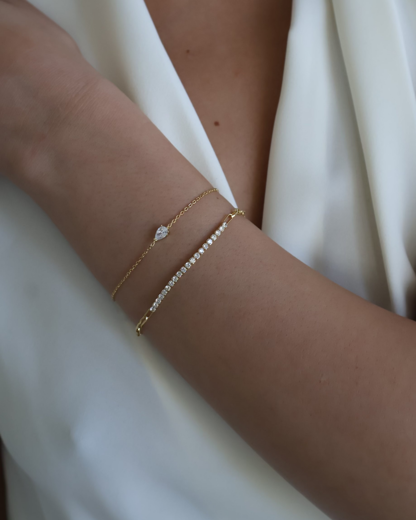 Classic pear bracelet - gold