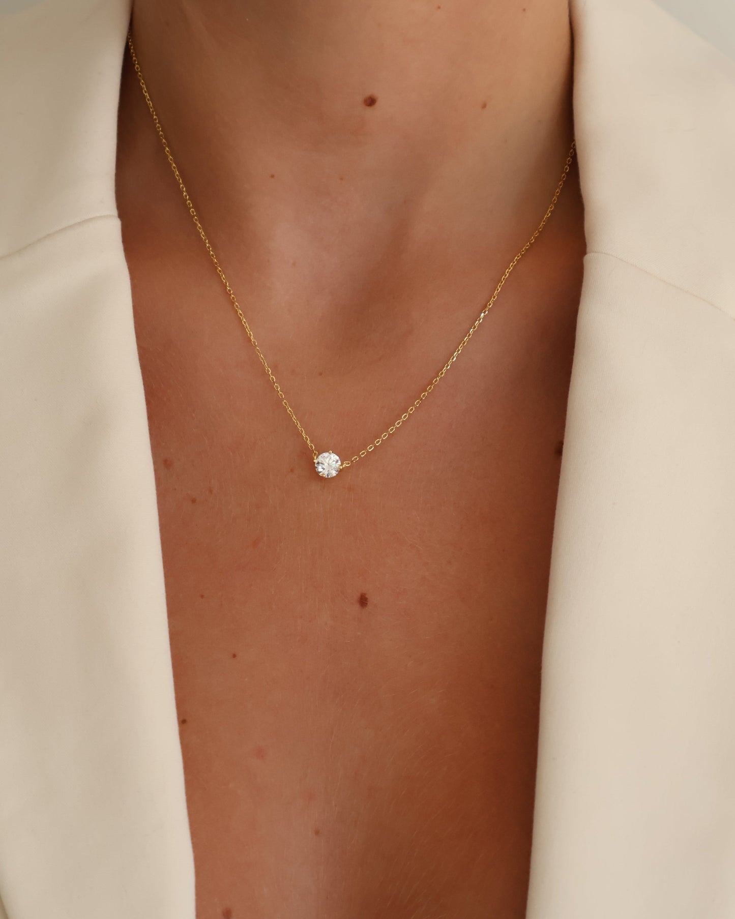 Solitaire necklace - gold