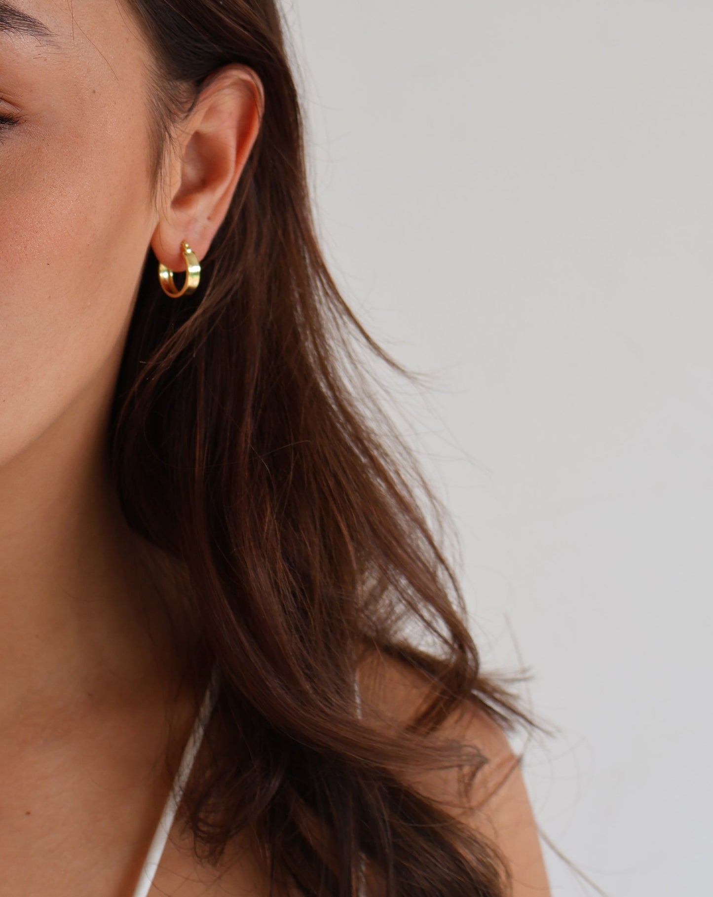 Classic small hoops - gold