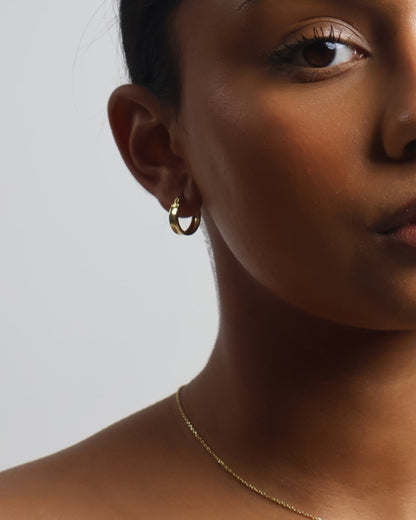 Classic small hoops - gold